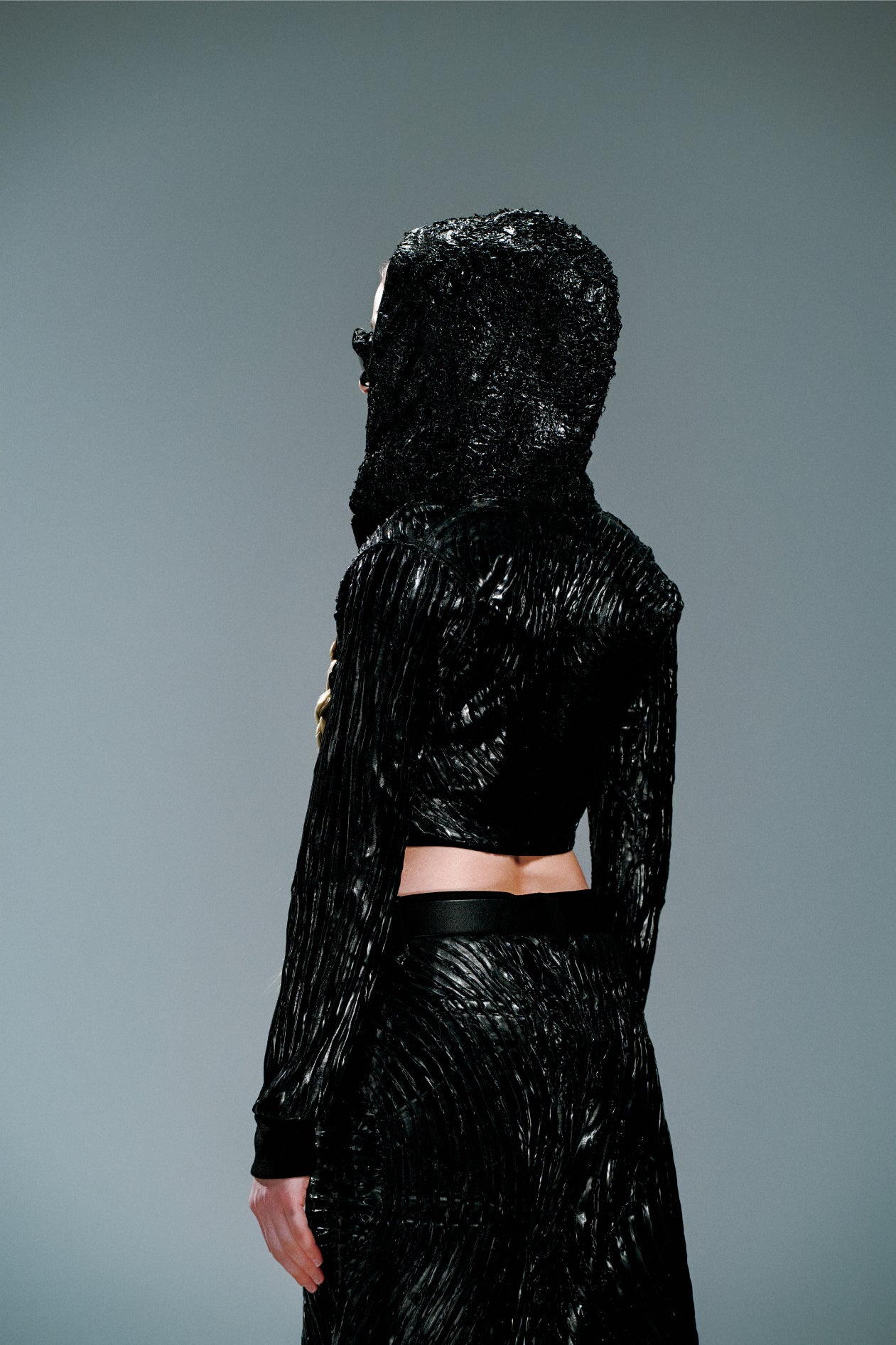 AWJW-002 Volt Shell Crop – Obsidian